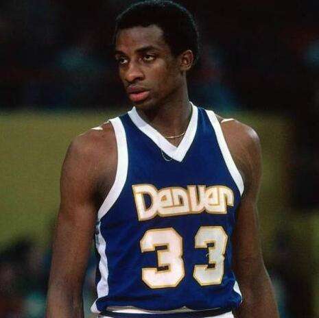 方右后卫身 方右后卫身